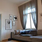 Charmante Altbauwohnung Im Shabby Chic Stil Mit Wintergarten Und Gartenblick - Ihr Perfektes Zuhause In Apartment