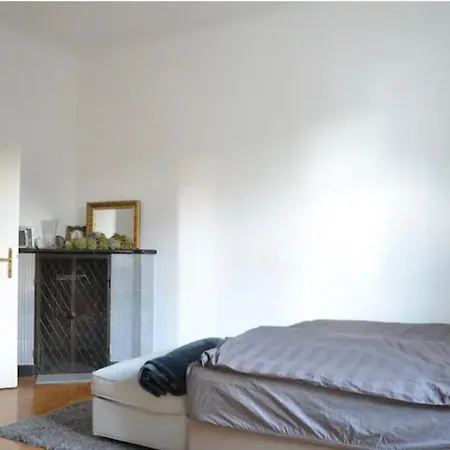 Charmante Altbauwohnung Im Shabby Chic Stil Mit Wintergarten Und Gartenblick - Ihr Perfektes Zuhause In Apartment