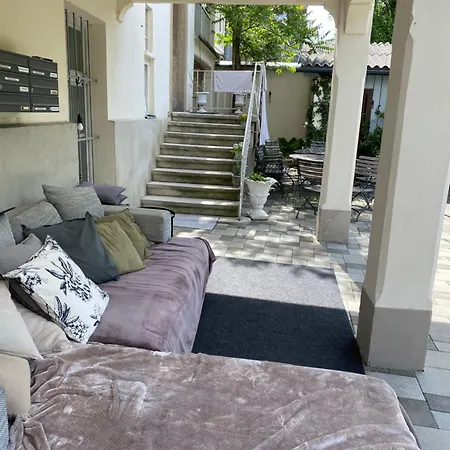 公寓 Charmante Altbauwohnung Im Shabby Chic Stil Mit Wintergarten Und Gartenblick - Ihr Perfektes Zuhause In *