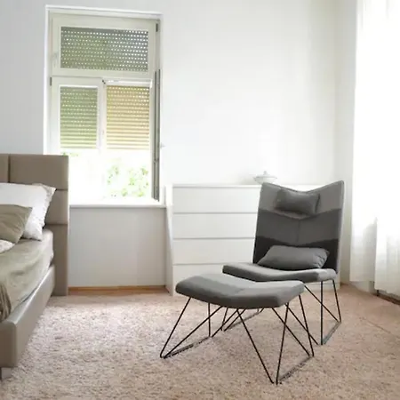 Charmante Altbauwohnung Im Shabby Chic Stil Mit Wintergarten Und Gartenblick - Ihr Perfektes Zuhause In 公寓