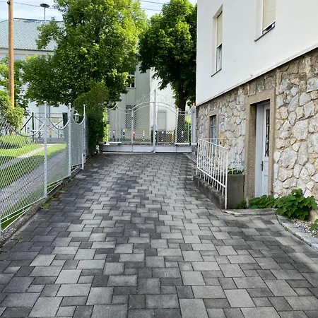 Charmante Altbauwohnung Im Shabby Chic Stil Mit Wintergarten Und Gartenblick - Ihr Perfektes Zuhause In Graz