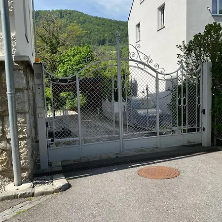 Charmante Altbauwohnung Im Shabby Chic Stil Mit Wintergarten Und Gartenblick - Ihr Perfektes Zuhause In アパート *